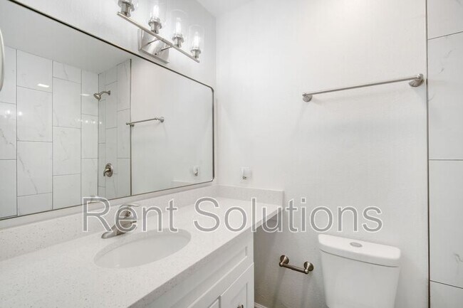 Building Photo - 4928 W Gandy Blvd