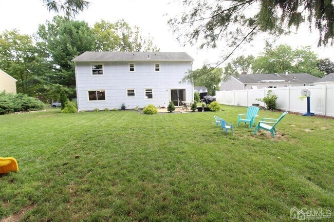 Building Photo - 47 Linden Ln S