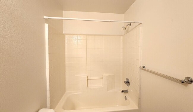Building Photo - 3 bedroom 2.5 bathroom South Hill Charmer!