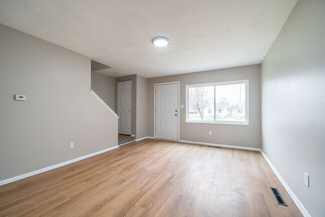 Building Photo - 1401 Lockbourne Rd