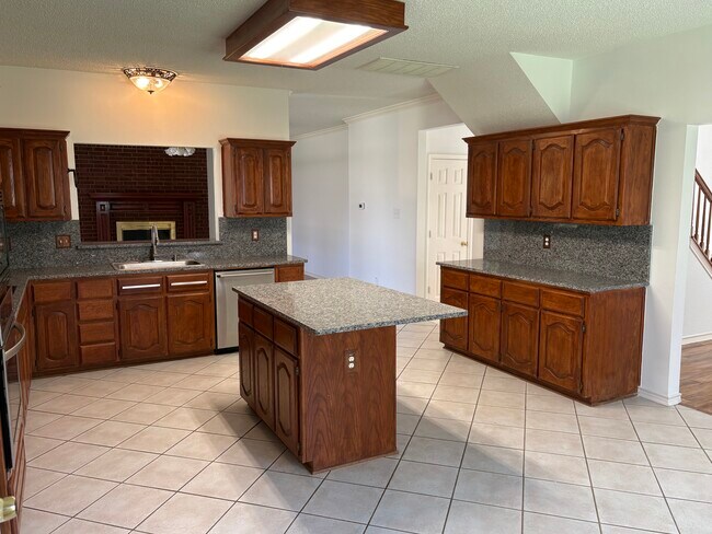 Building Photo - 514 Big Oak Ct