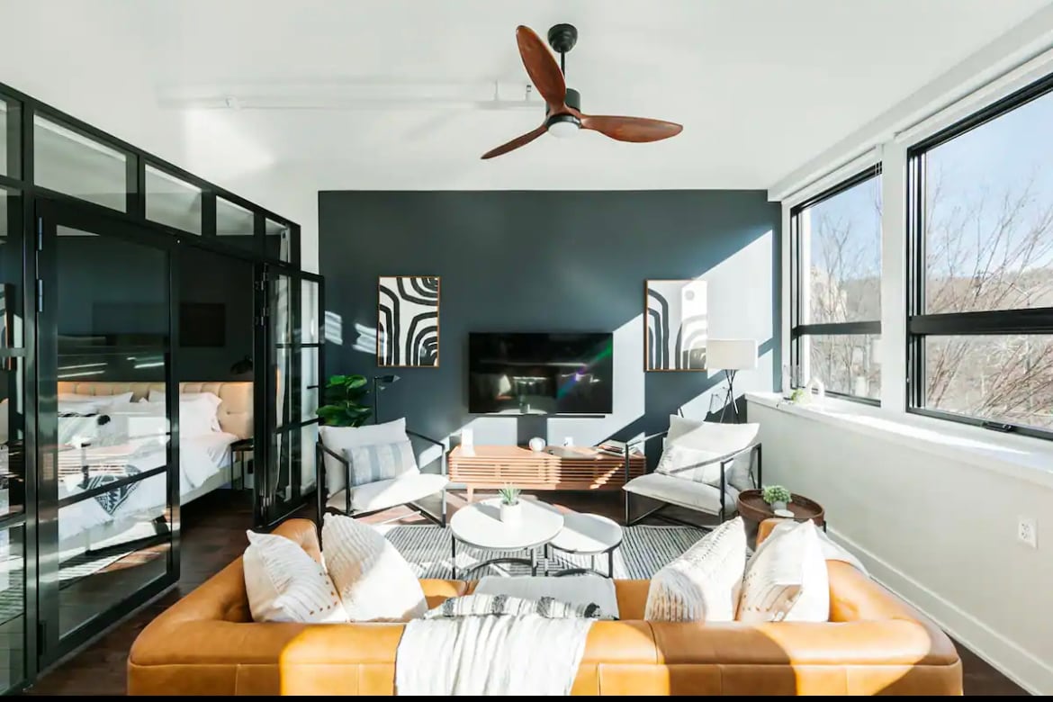 Building Photo - 122 College St