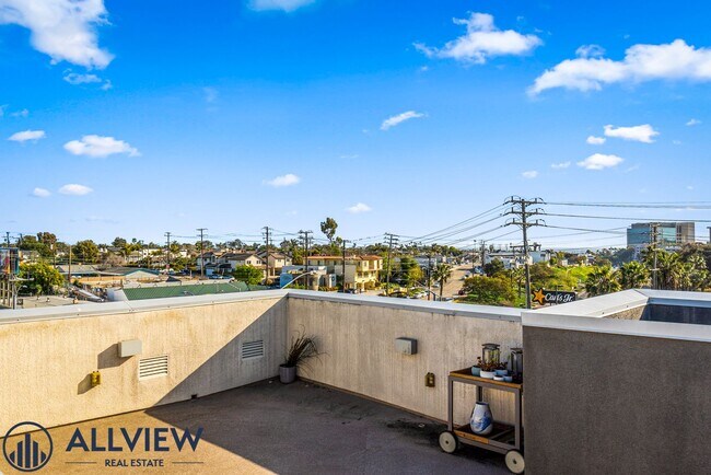 Building Photo - Beautiful three story live/work townhome in Westside Costa Mesa!