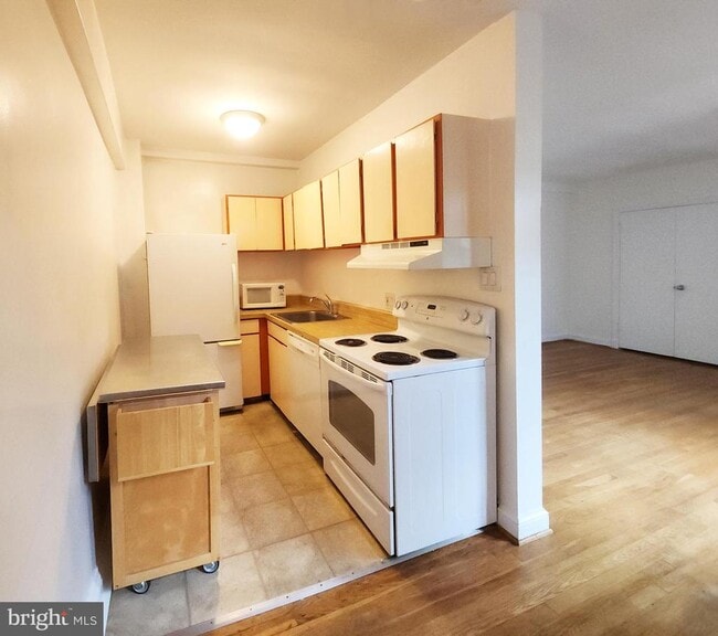 Building Photo - 3051 Idaho Ave NW