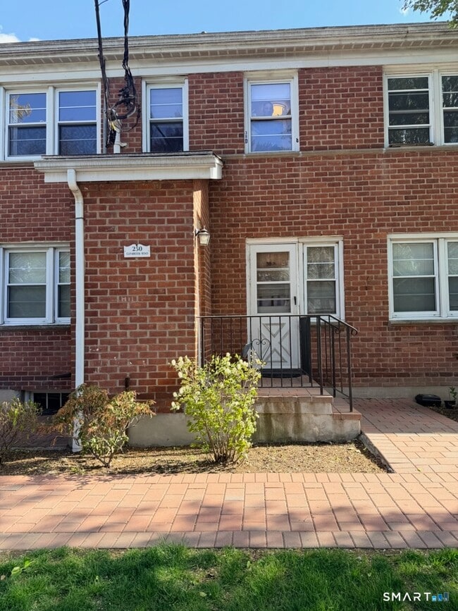 Building Photo - 250 Glenbrook Rd