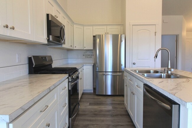 Building Photo - 3 Bed/2 Bath + an Office Pasco Home