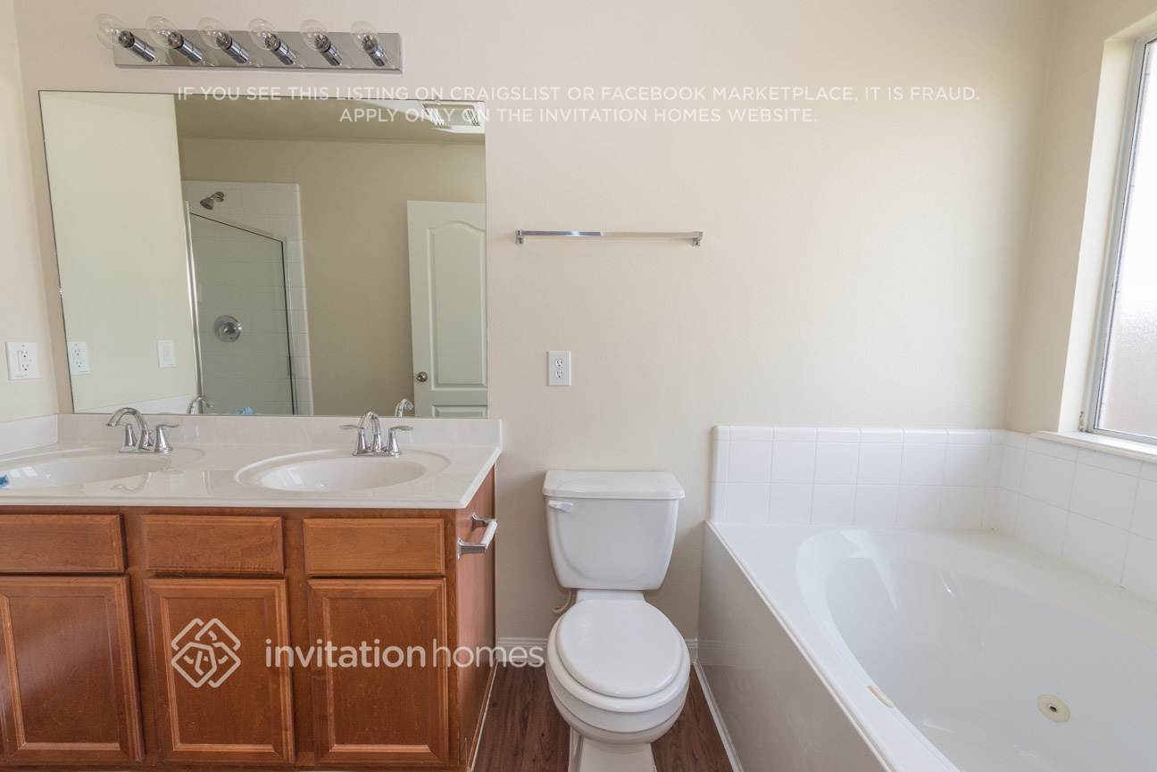 Building Photo - 8583 Chaletford Dr