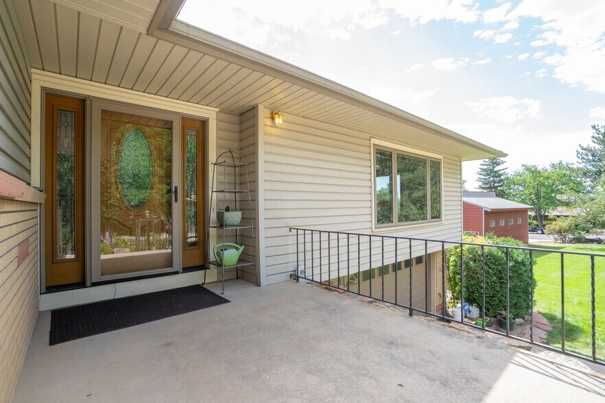 Building Photo - 1020 Cimmeron Dr