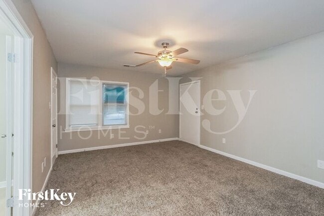 Building Photo - 1648 Columbia Dr