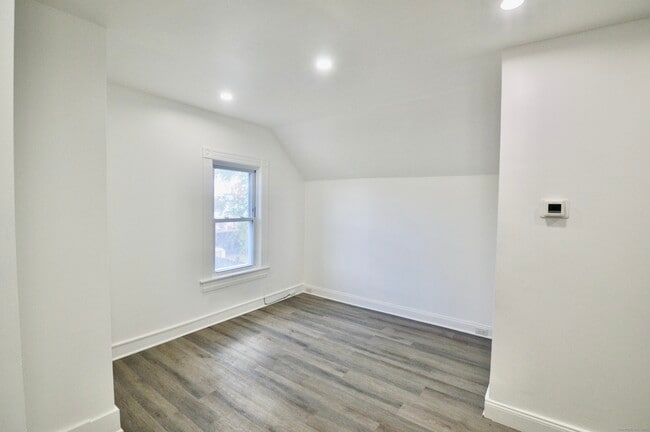 Building Photo - 161 Deacon St