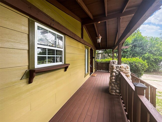 Building Photo - 2415 Durwood St