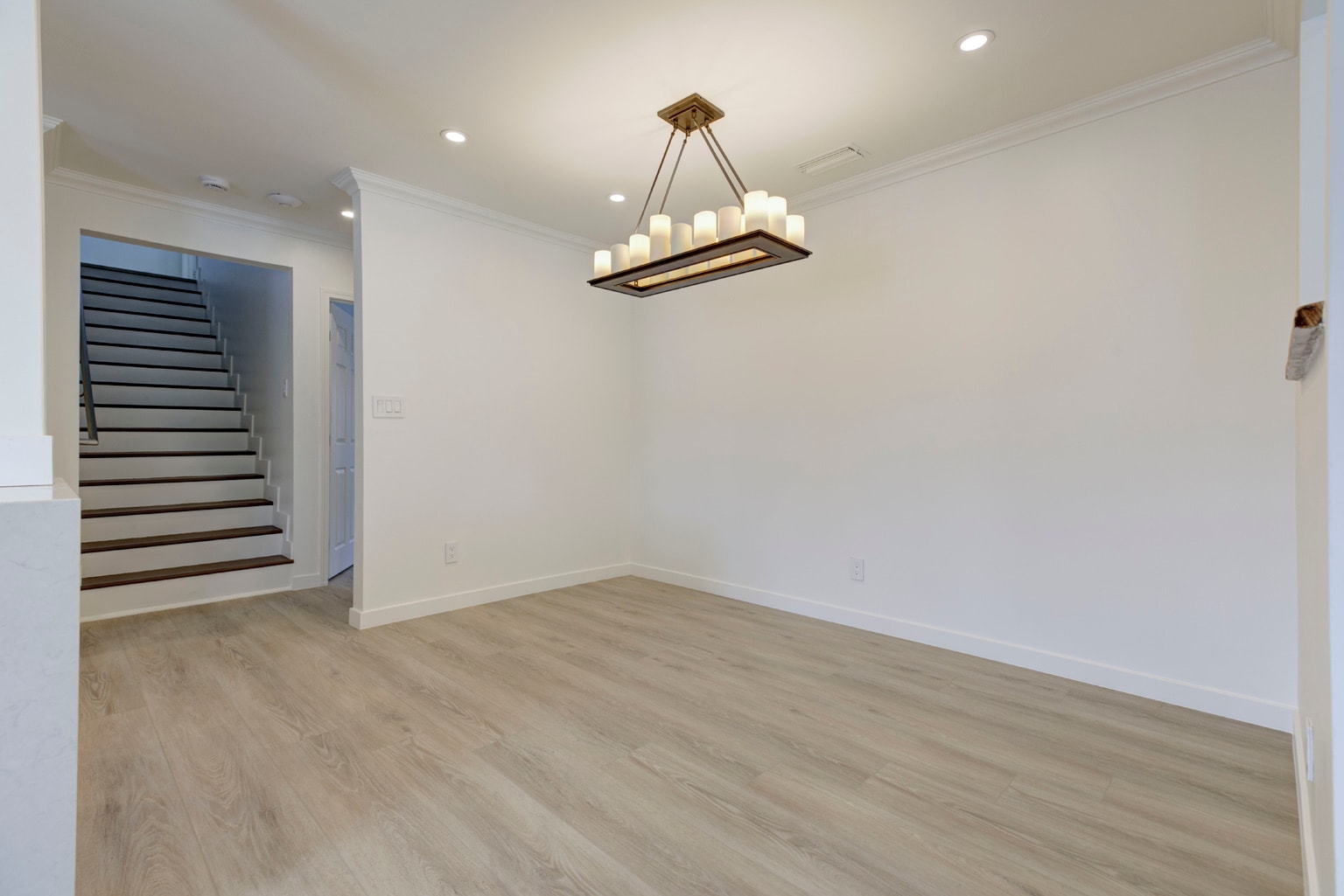 Building Photo - 247 N Oak Ave