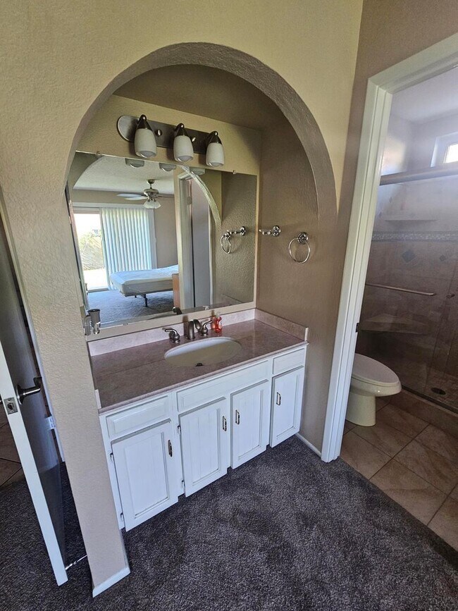 Building Photo - 3 Bedroom 2 Bath Furnished Home
