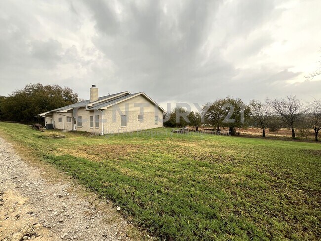 Building Photo - Beautiful 3/2/2 Situated On An Acre in Azle For Rent!