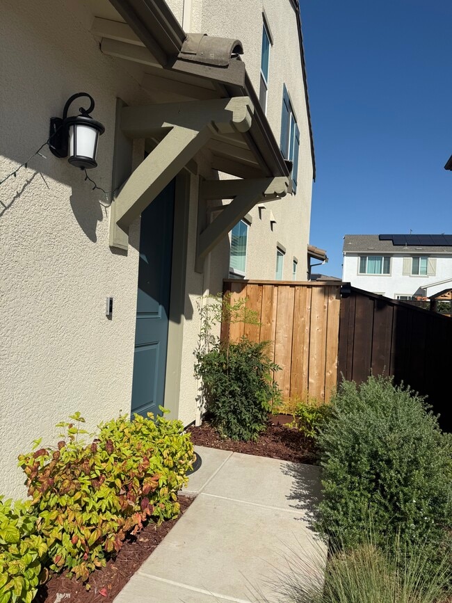 Building Photo - 5545 Oberon Ave