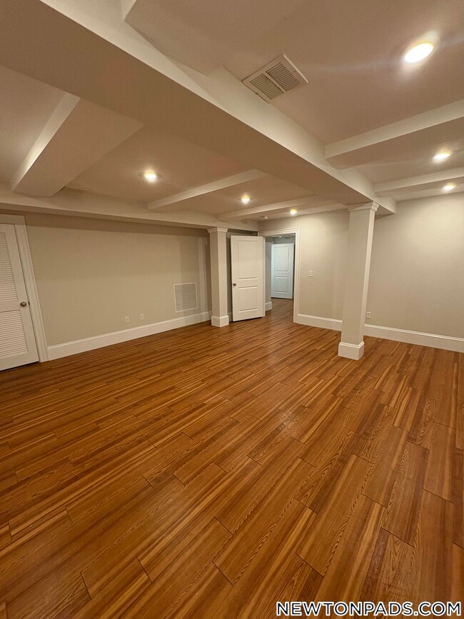 Building Photo - 2044 Beacon St