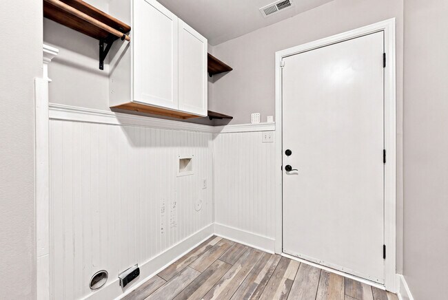Building Photo - 5519 Mt Mansfield Rd