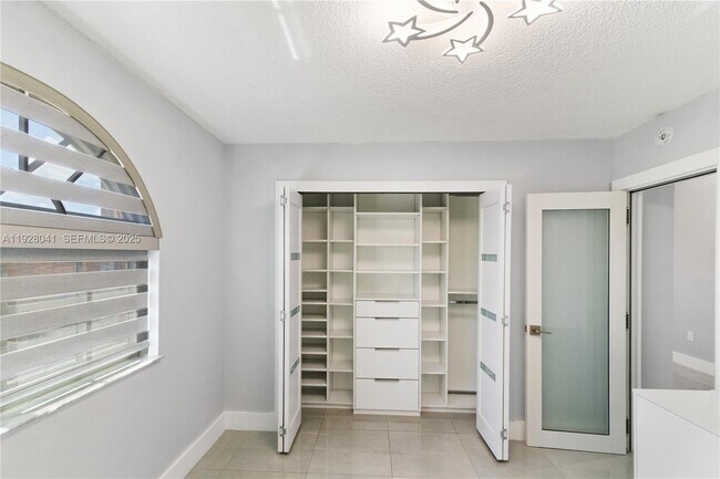 Building Photo - 3375 W 76th St