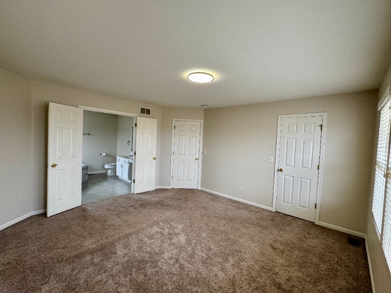 Building Photo - 11319 Maplewood Dr