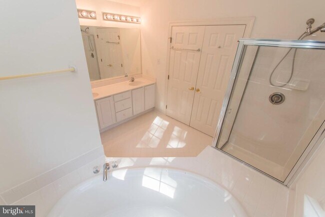 Building Photo - 22 Calabash Ct