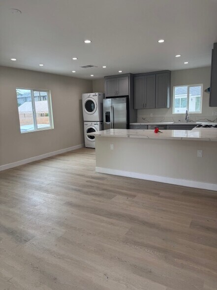 Building Photo - 4044 W 167th St