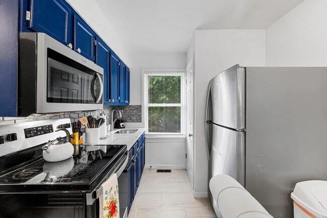 Building Photo - 6444 Wade Ave