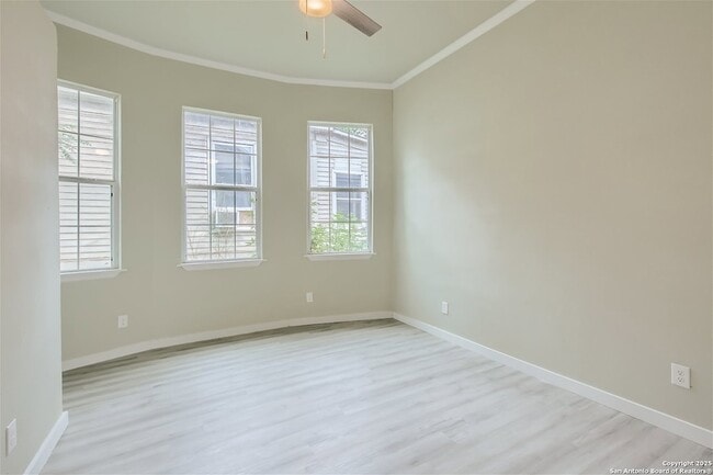 Building Photo - 517 Hicks Ave