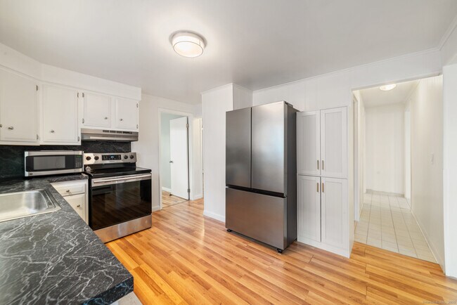 Building Photo - 46 Elaine Rd