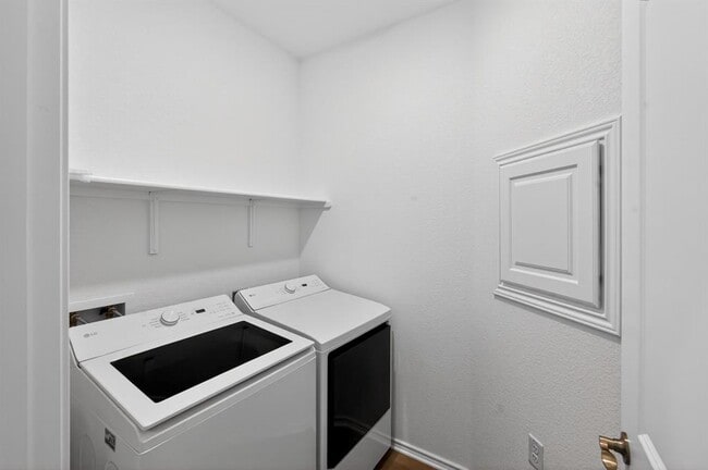 Building Photo - 304 Livewater Ln