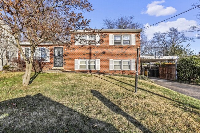 Building Photo - Spacious 7-Bedroom Home with Chalet Interior & Ample Parking – Ewing, NJ