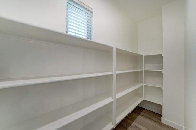 Building Photo - 5550 N 16th St