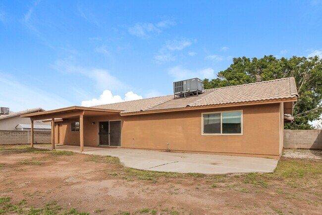 Building Photo - 717 E Calle Chulo Rd