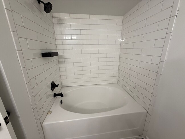 Building Photo - Luxury 4 Bed Home with Bonus Rooms and Pool