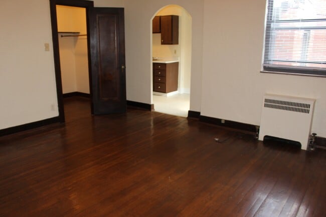 Building Photo - Cambridge Court