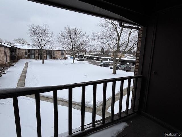 Building Photo - 250 E Thirteen Mile Rd