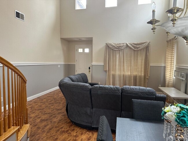 Building Photo - 2055 Redbud Way