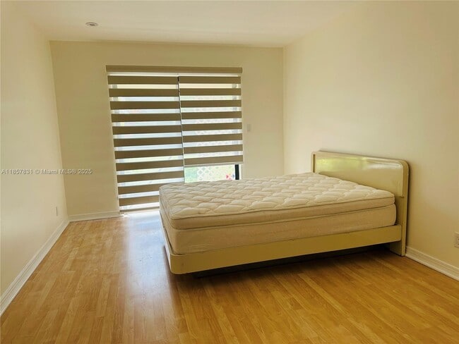 Building Photo - 458 Lakeview Dr
