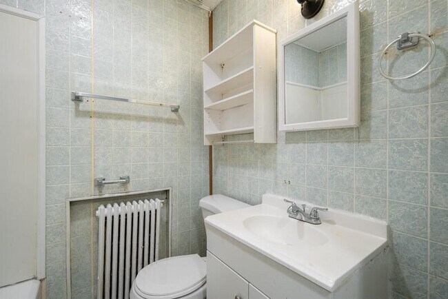 Building Photo - 1327 1st St