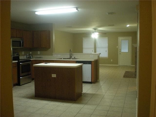 Building Photo - 1701 Elm St