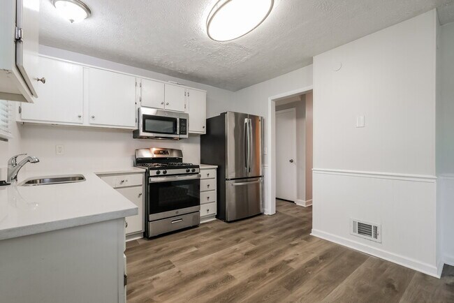 Building Photo - 895 Highland Terrace NE