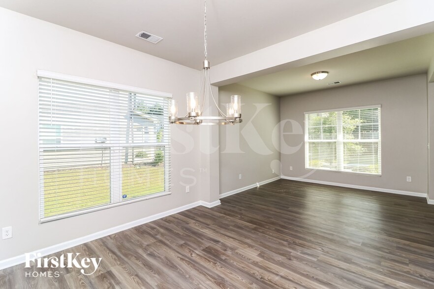 Building Photo - 210 Omega Ct