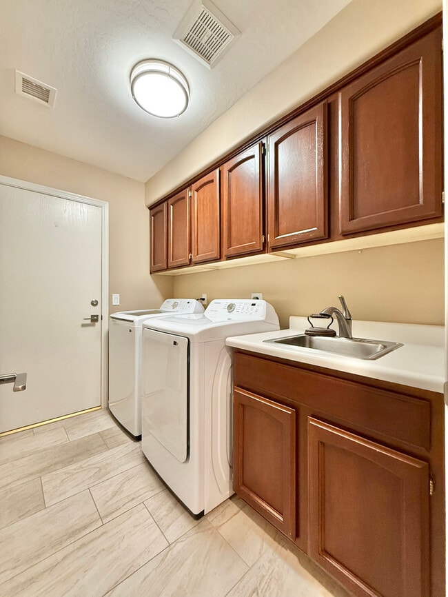 Building Photo - Charming Tatum Village Patio Home ? Ideal for Seasonal or Year-Round L