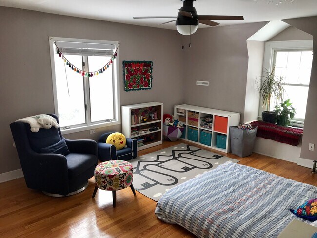 Building Photo - 8307 Greenwood Ave