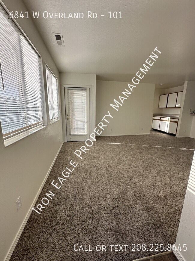 Building Photo - 6841 W Overland Rd