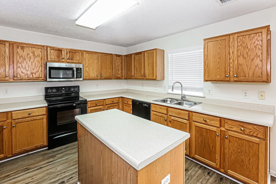 Building Photo - 1036 Meadowbrook Ln SW
