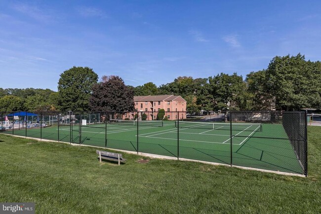 Building Photo - 3120 Valley Dr