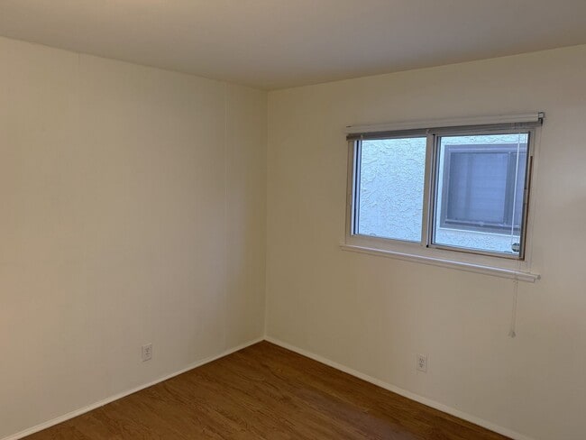 Building Photo - Rees