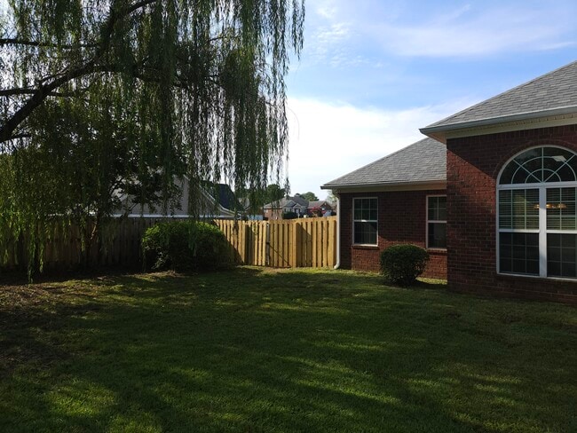 Building Photo - 219 Rainbow Falls