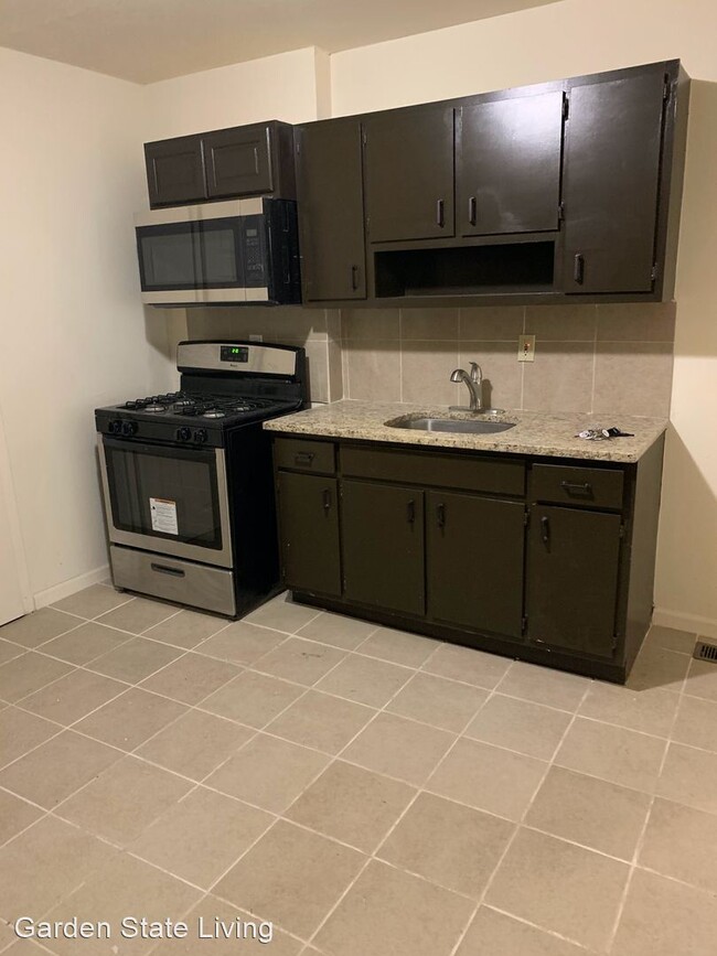 Building Photo - 7 br, 4 bath House - 253 Roseville Avenue