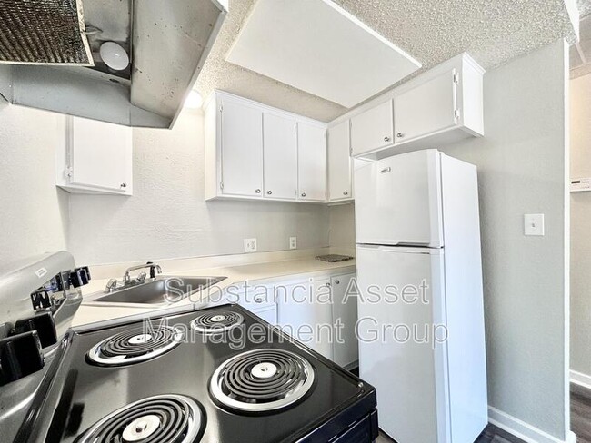 Building Photo - 727 Culbertson Dr